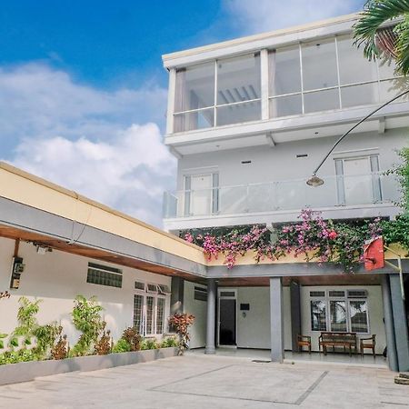 Oyo 803 Toetie Hotel Batu  Eksteriør billede
