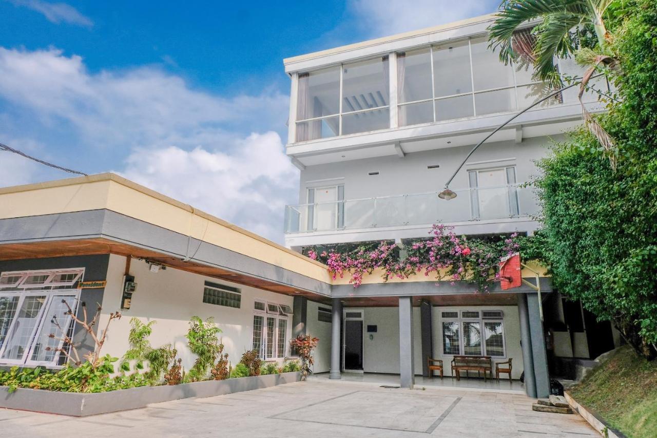 Oyo 803 Toetie Hotel Batu  Eksteriør billede
